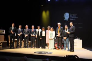 Foto de los premiados 2024 de la fundación Marino Gutiérrez en el nuevo teatro de la felguera